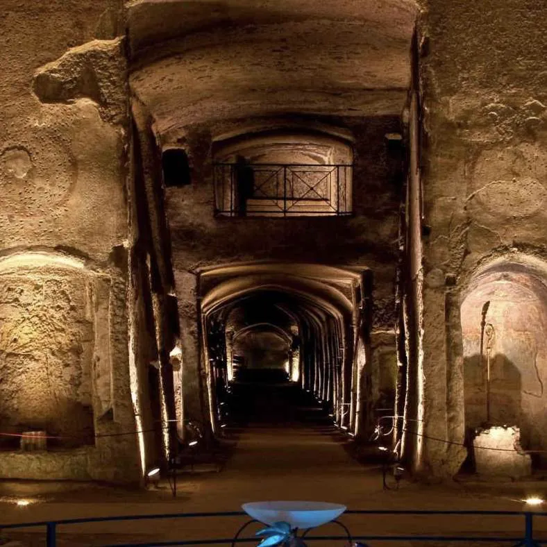 Ingresso e visita alle Catacombe di San Gennaro e San Gaudioso