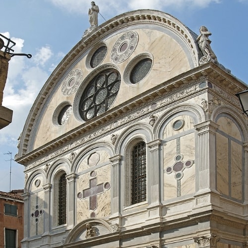 Entrada a la iglesia de Santa Maria dei Miracoli