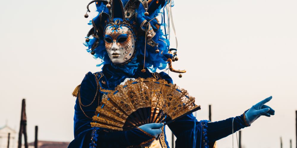 Donna con maschera e costume - venezia carnevale stile - foto d